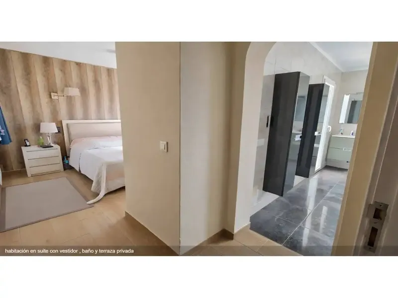 Chalet totalmente reformado, con 225 m² construidos y una parcela de 746 m² con piscina, jardín mediterráneo y varias zonas exteriores. Una  — photo 10