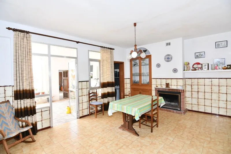 Town house with patio and possibilities of making an apartment on the first floor, in [...] — photo 9