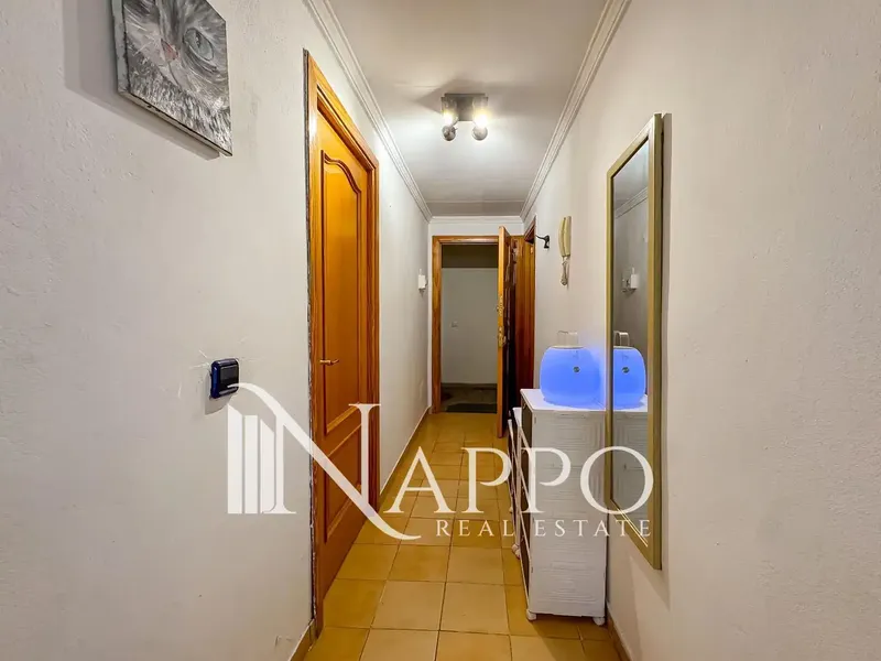 Nappo Real Estate tiene el placer de presentar este atractivo apartamento situado en primera línea de mar en Magaluf, dentro de un cuidado c — photo 10