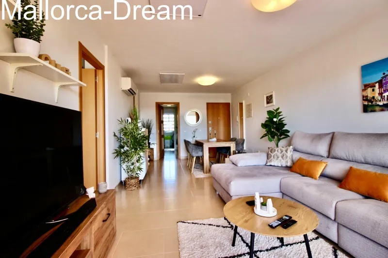 Calas de Mallorca: A high-quality, modernised flat with a stunning view of the palm-lined pool, sunshine until the evening and a private parking space — photo 9