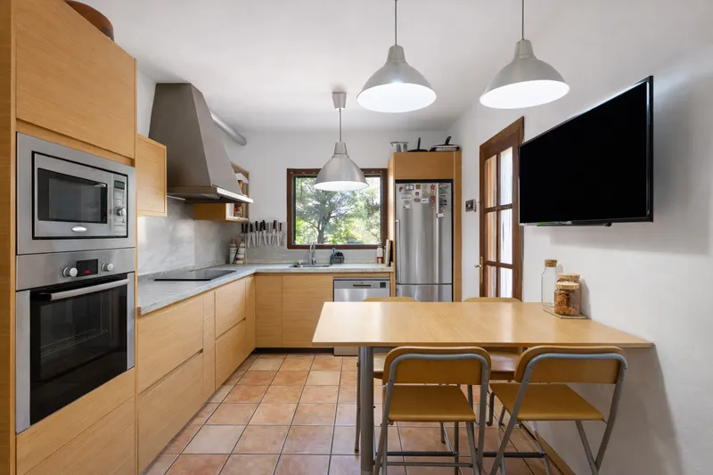Investment villa with large plot and renovation potential in Nova Santa Ponsa — photo 6