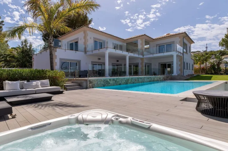 Contemporary five-bedroom sea-view villa for sale in Santa Ponsa — photo 1