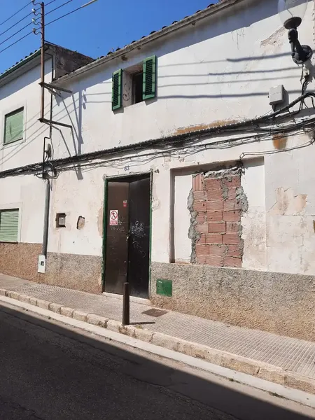 LA VIVIENDA NO SE PUEDE VISITAR POR SU ESTADO RUINOSO. Vivienda unifamiliar entre medianeras para reformar situada en la localidad de Felani — photo 4