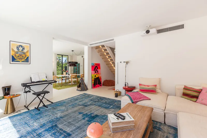 Elegant villa with top amenities and plenty of privacy — photo 10