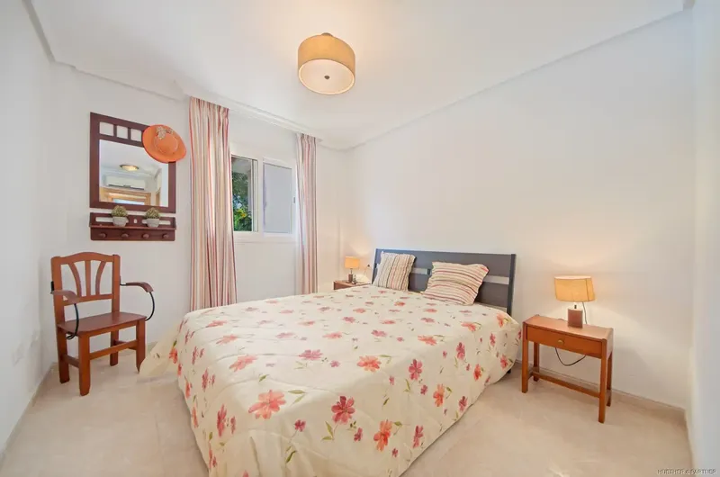 Penthouse near the beach with rooftop terrace and communal pool — photo 4