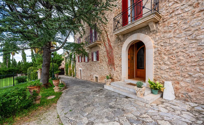 Manor house with swimming pool and breathtaking sea views — photo 9