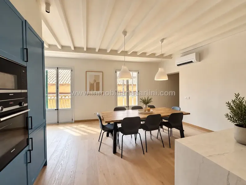 Amplio y luminoso piso de 130 m², situado en Calle Vallseca, en pleno corazón de La Lonja, una de las zonas más emblemáticas y demandadas de — photo 6
