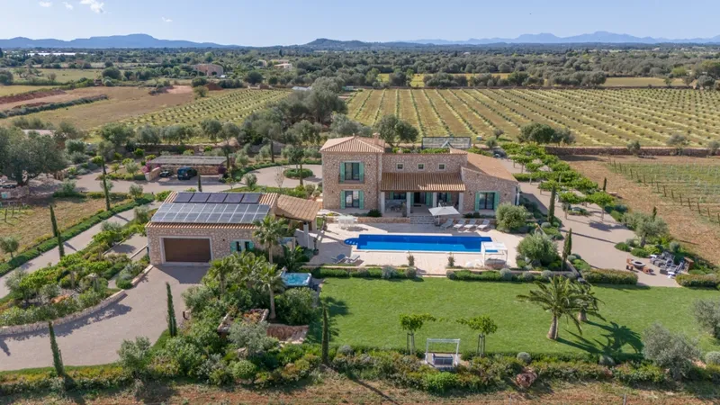 Mediterranean luxury retreat with olive grove and private vineyard in Porreres — photo 1