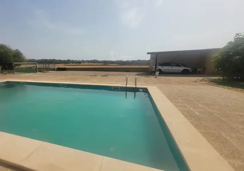 Vivancos Inmobiliaria presents for rent this exclusive chalet with private pool, 12 horse stables and a 7,000 m² estate, ideal — photo 2