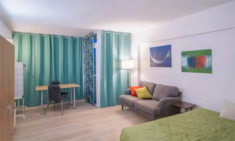Alquilo estudio solter muy acogedor y luminoso, amueblado, planta alta con terraza vista mar y montaña, puerta blindada, armario empotrados, — photo 1