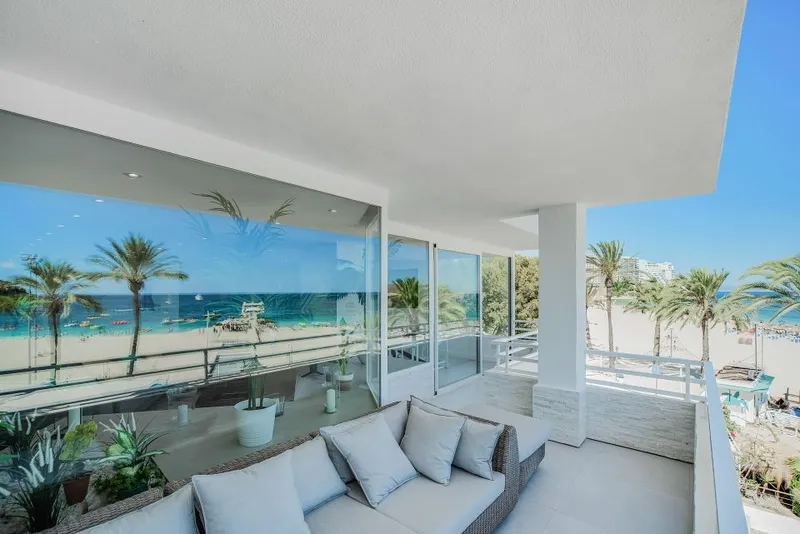 Renovated luxury apartment in 1st sea line with fantastic panoramic sea view — photo 3