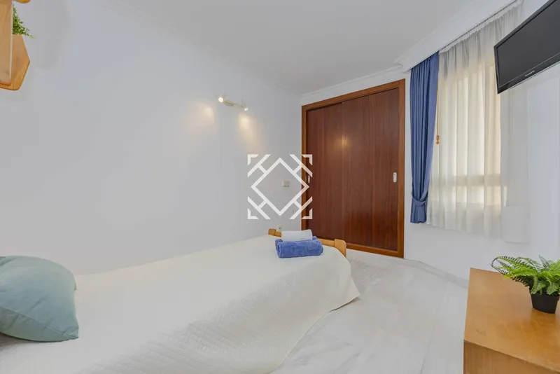A spacious and bright flat in an exceptional location, for sale in Puerto de Alcudia, Mallorca. — photo 5