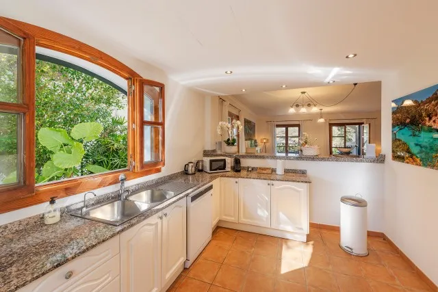 Frontline villa with holiday license for sale in Cala Pi, Mallorca — photo 8