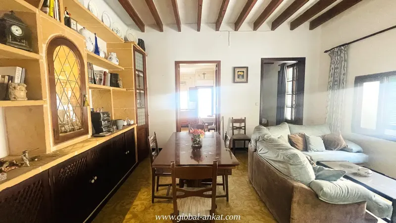 Do you dream of a property full of charm in the heart of Mallorca? This corner house in Felanitx, with 197m2 of land and 194m2 built — photo 5