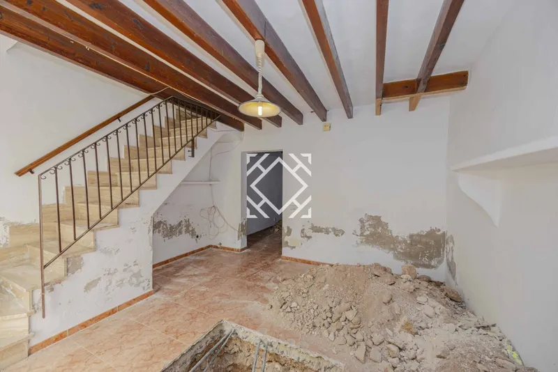 House with great potential for renovation for sale in Alcudia, Mallorca. — photo 11