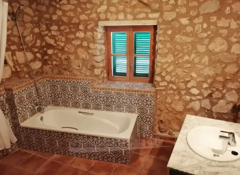In the heart of southeastern Mallorca, on the outskirts of the picturesque village of S'Horta, lies this exclusive rustic finca with license — photo 11