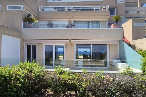 Cala Vinyas, renovated apartment for long-term rental on the seafront in Cala Vinyas, with sunny terrace, pool and direct access to the sea — photo 12