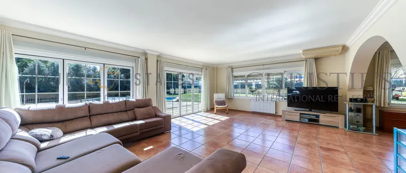 Mediterranean villa in Santa Ponsa on a centrally located double plot with lots of potential — photo 1
