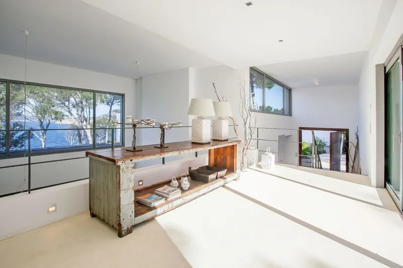 Long and short term rental: Villa on the first line of the sea - Marcel Remus Real Estate — photo 10