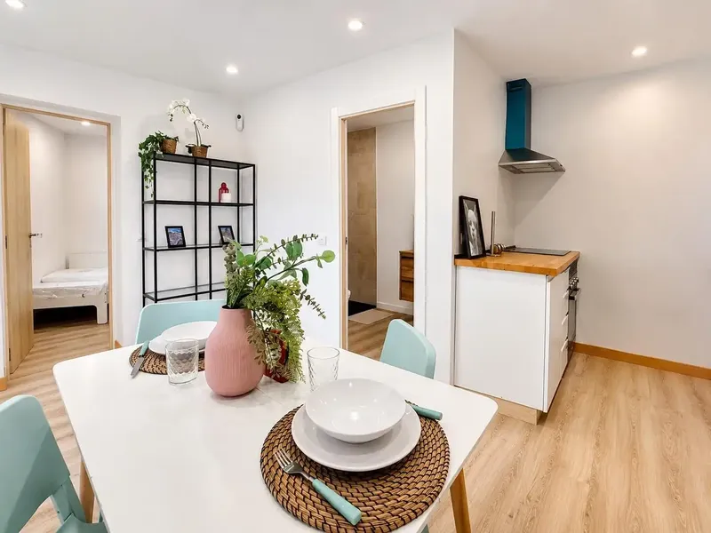 Just a few steps from the sea, in a residential and quiet area of Magaluf, this bright and fully renovated home is located — photo 1