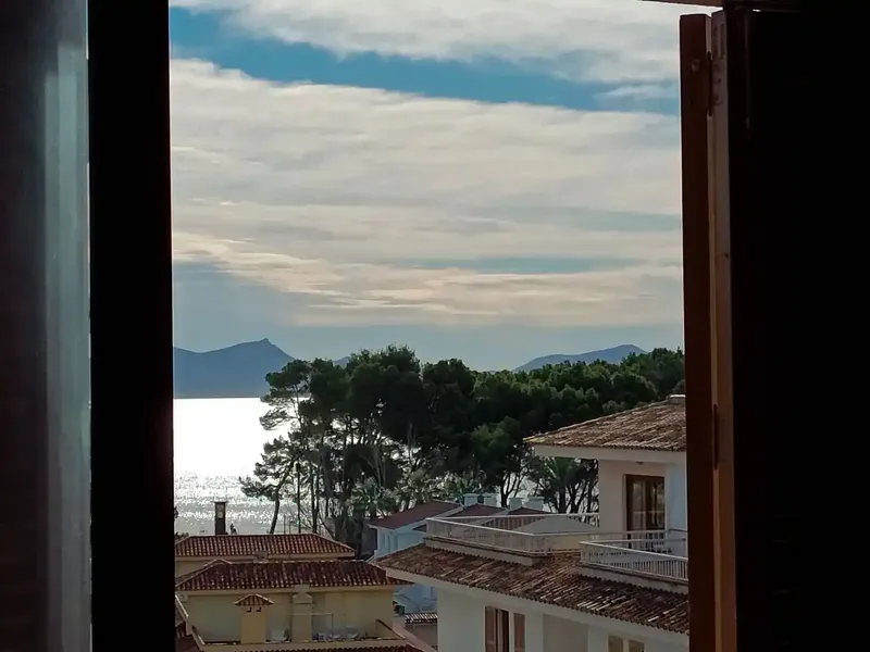 A 200 m de la playa de Alcudia, se vende este ático de 103 m2, con vista al mar. Con una terraza de 40 m2. Cocina independiente con coladuri — photo 2