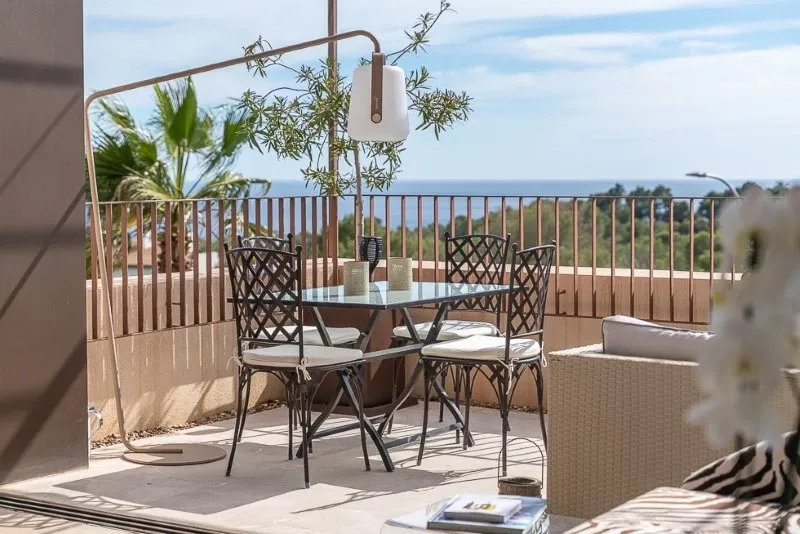 Modern home with unobstructed sea views and communal pool in La Bonanova — photo 1