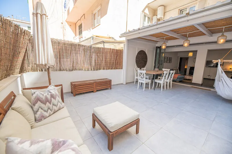Lovely Three Bedroom Apartment with Large Terrace near Plaza Mercat - Temporary or Long Term Contract — photo 1