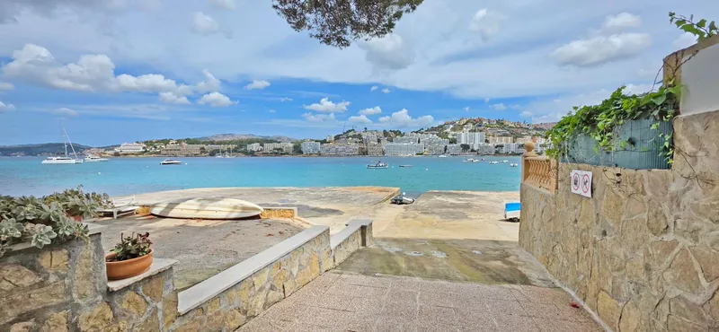Apartment on the first line with direct access to the sea in Santa Ponsa — photo 1
