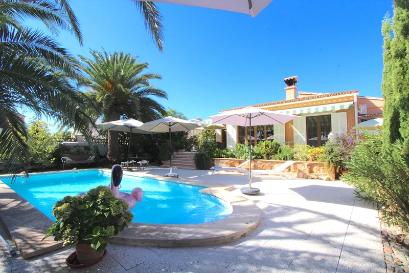 Mediterranean villa with pool, privacy and idyllic garden in a quiet location — photo 2