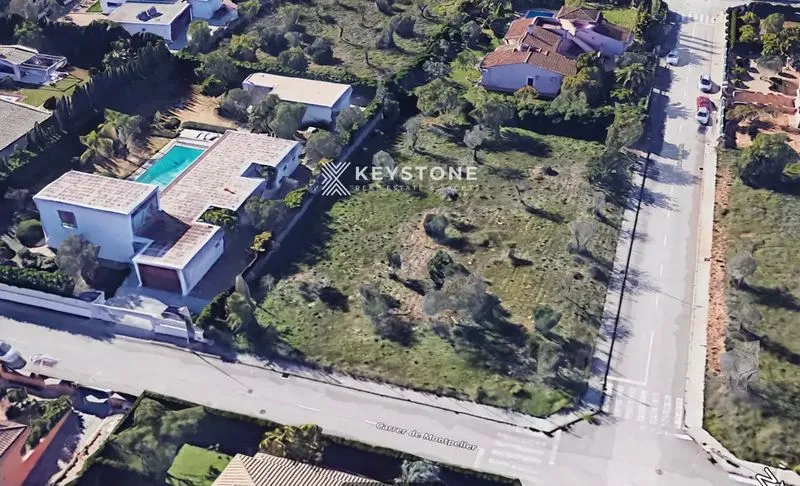 Plot — photo 1