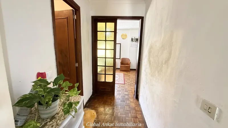 If you are looking for a versatile property, with plenty of space and the tranquility of having only one neighbor, this duplex will light your bulb. — photo 3