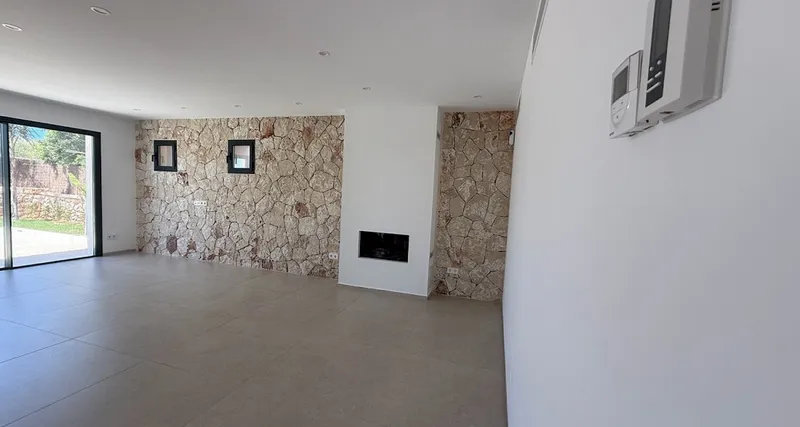 Exclusive new-build villa with pool in Cala Llombards — photo 6