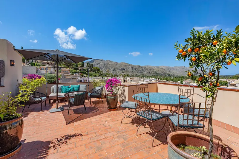 Town house with rental license for sale in the heart of Pollensa, North Mallorca — photo 1