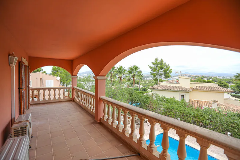 Lovely villa with garden and pool in a prestigious location in Santa Ponsa — photo 4