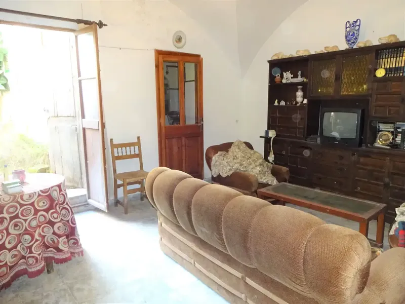 Exceptional manor house in Muro dating from 1919, distributed over 3 floors. It consists of entrance hall, living-dining room with arch — photo 9