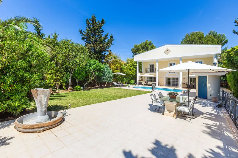 High-quality villa with character and sunny ambience — photo 1