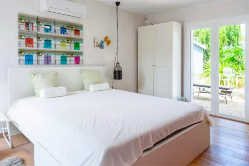 Cala Mandia, beach house with 3 bedrooms, 2 bathrooms, saltwater pool and air conditioning — photo 9