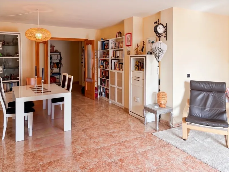Spectacular spacious and bright apartment with mountain views — photo 7