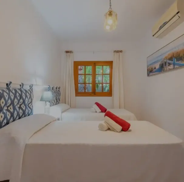Oportunidad Única: Dos Villas completamente separada con Piscina Privada cada una y Licencia ETV de seis plazas por cada casa en Port de Pol — photo 11