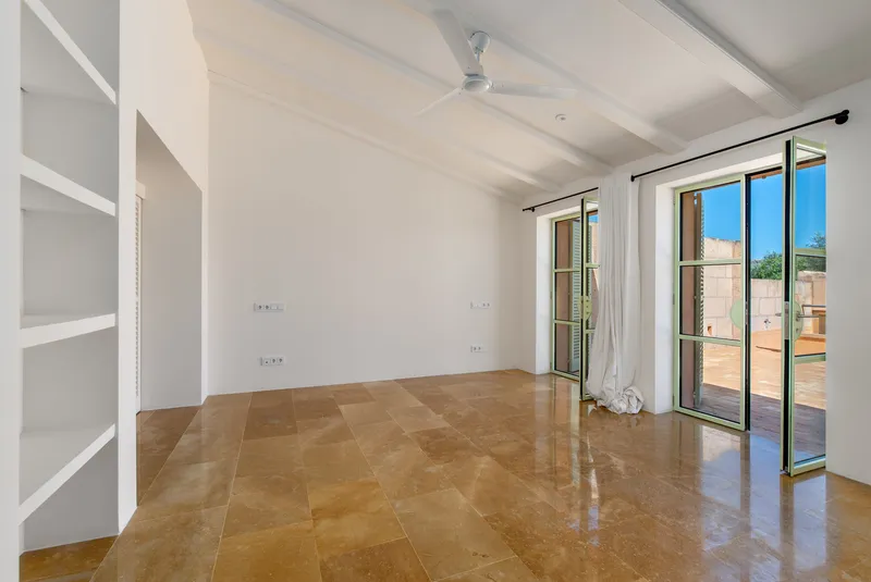 Impressive townhouse for sale in the heart of Ses Salines with pool — photo 3