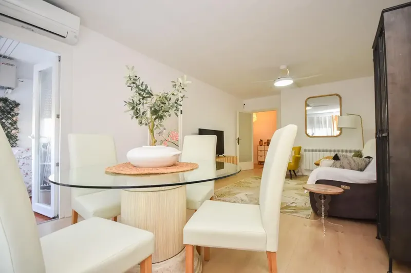 Discover this spacious and bright first floor apartment of 103 m2 in the quiet and sought-after area of Son Dameto, surrounded by all services — photo 7