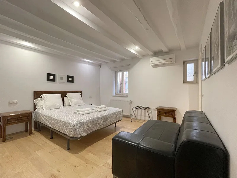 Elegant duplex flat with 2 bedrooms and 2 bathrooms in La Lonja area, Palma — photo 6