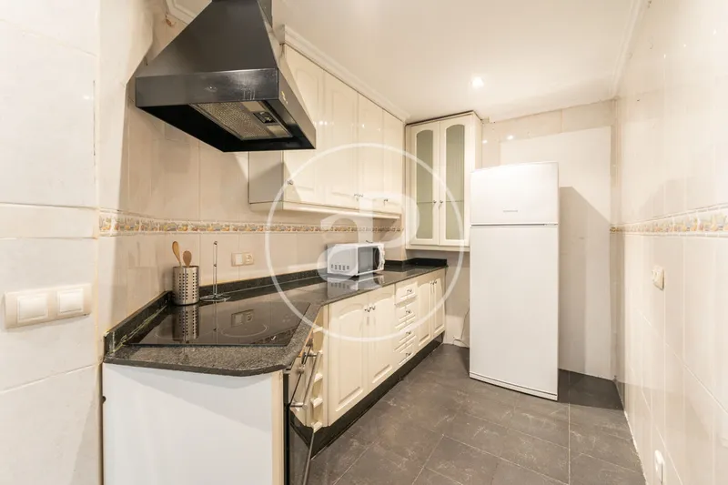 Two bedroom apartment in the Central Market of Valencia. — photo 10