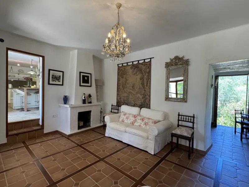 Charming 3-Bedroom Finca in the Picturesque Village of S'Arraco - S'Arraco - 3 Bedrooms, 180 m² — photo 8