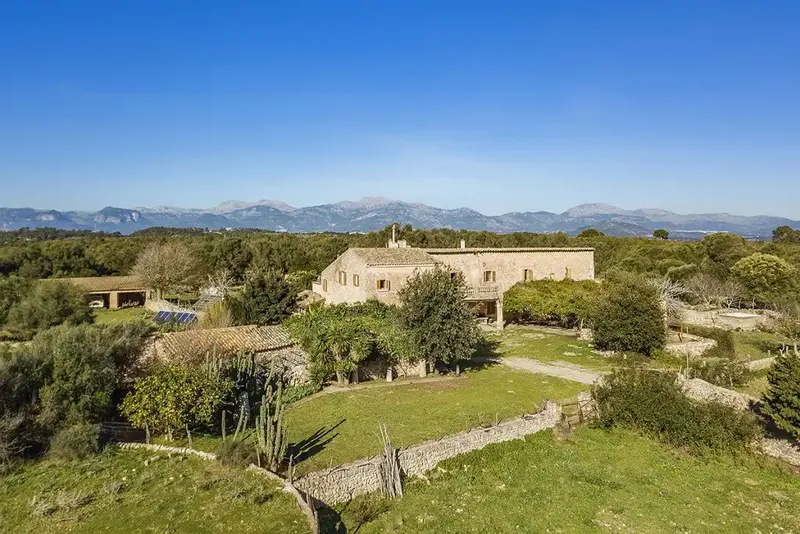 13th-century rustic estate for sale near Sineu with a quiet location in the heart of the Mallorcan countryside — photo 1