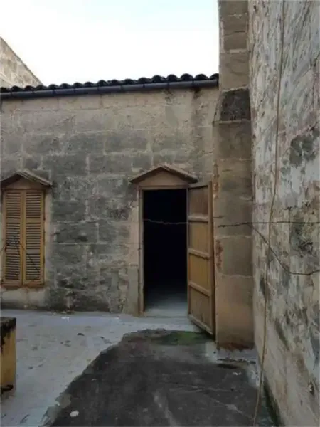 Old house located in front of Plaça Sant Jaime, could be renovated, or if you wanted to build, you could build a ground floor, parking — photo 7