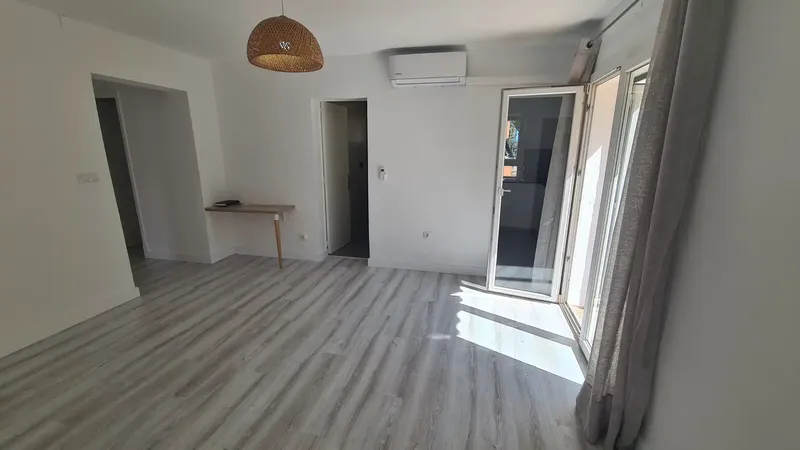 Nice flat in Calvià, Palma Nova area. Living room, 2 bedrooms, 1 bathroom, terrace on the same floor, parking. Option to be delivered furnished. — photo 9