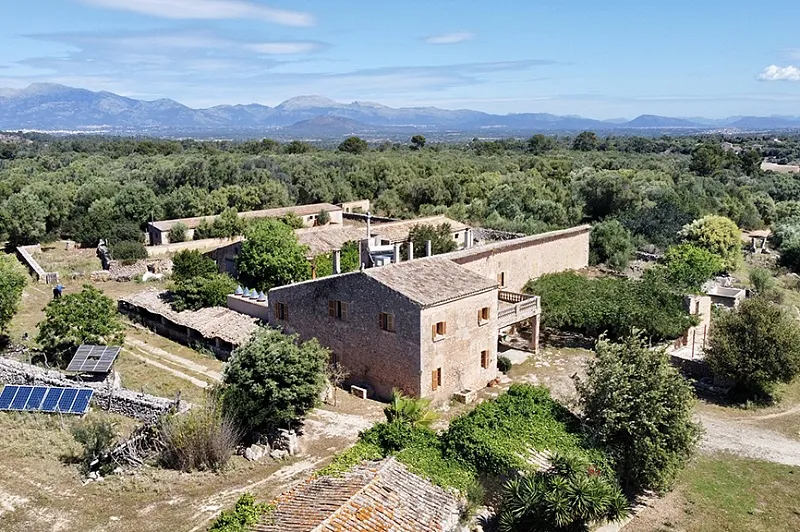 Impressive rustic estate with large Mas land — photo 1
