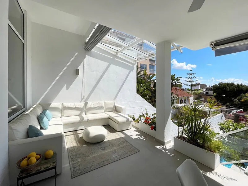 Magnificent villa of 283 m² with pool, sea view and garage in El Terreno, Palma — photo 1