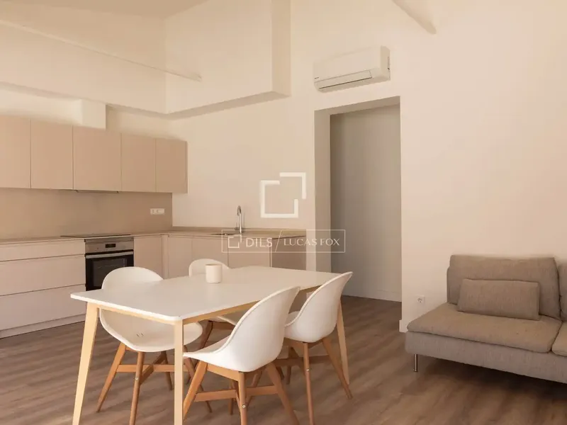 Located in one of the most dynamic and central areas of Palma, on Calle Aragó, this fully renovated residential building offers a — photo 6